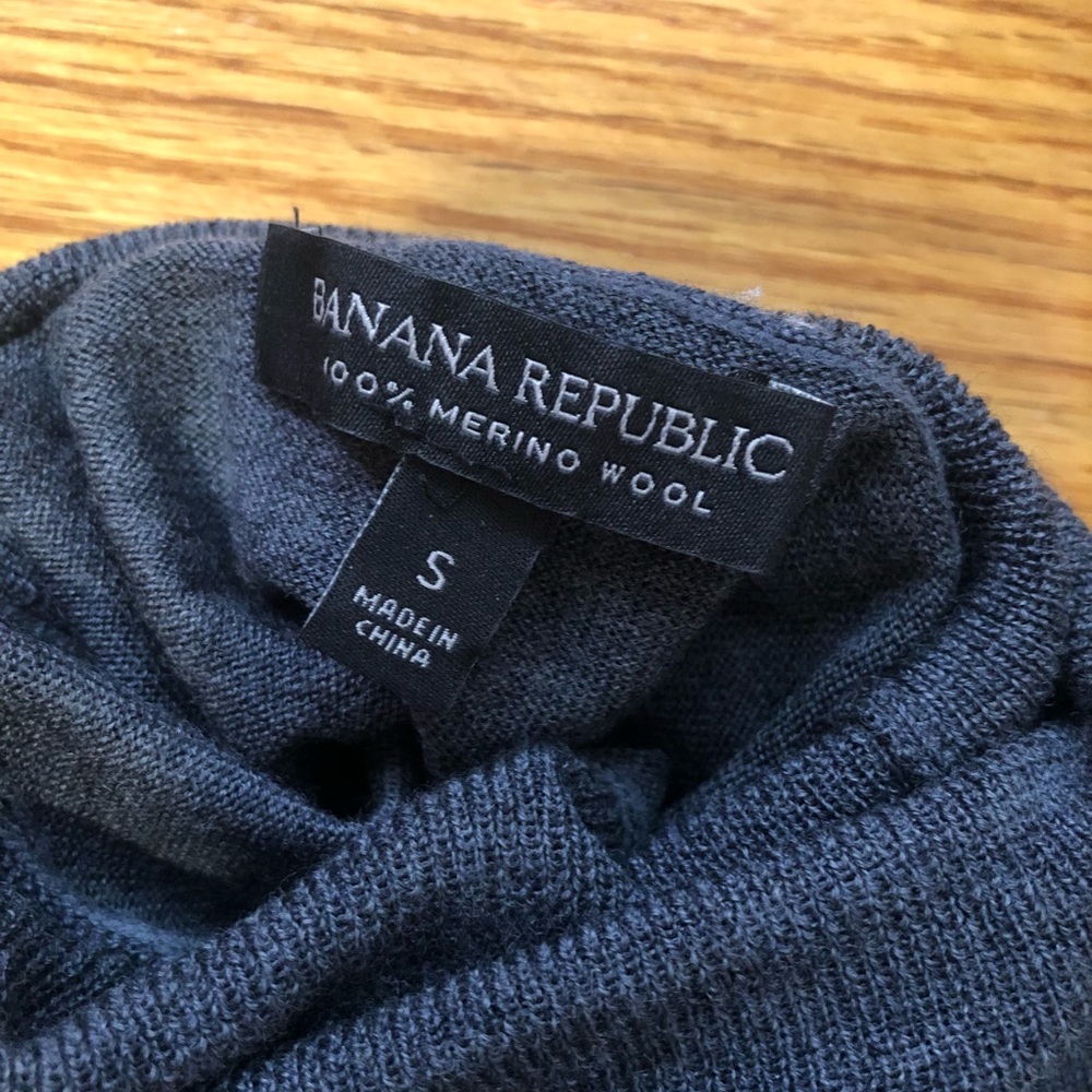 Banana Republic - 100% Merino Wool Turtleneck - Picture 3 of 5